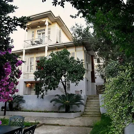 Detached House In Buyukada Island